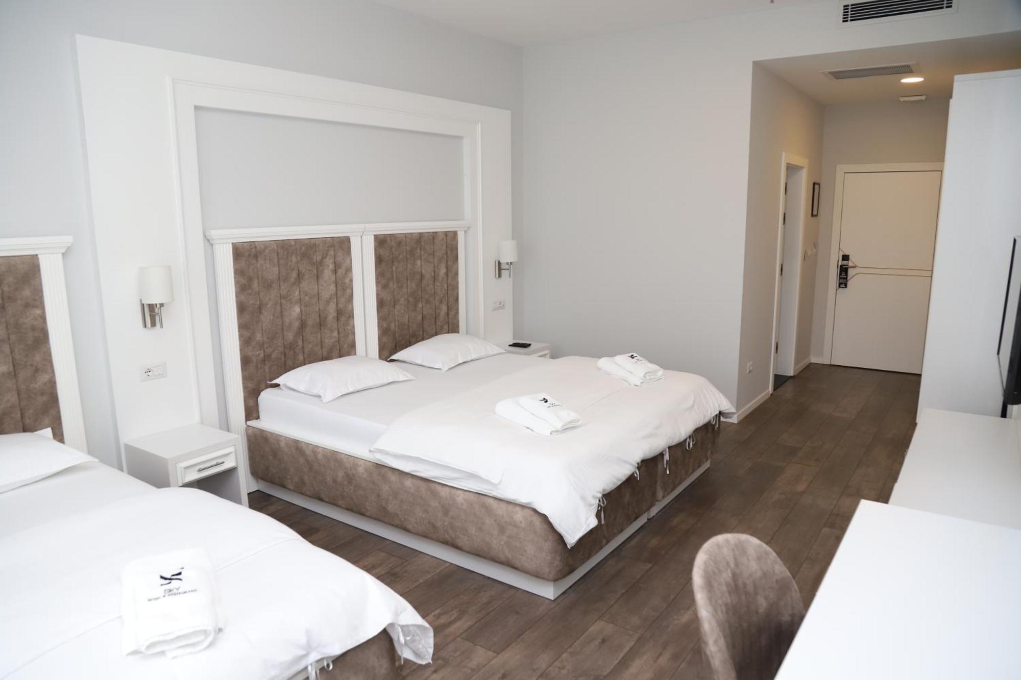 Sky Hotel Prizren Exterior foto
