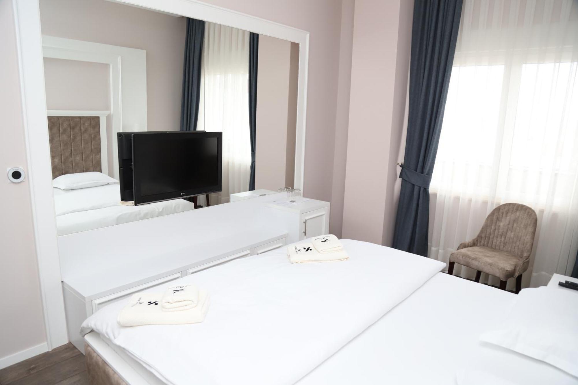 Sky Hotel Prizren Exterior foto