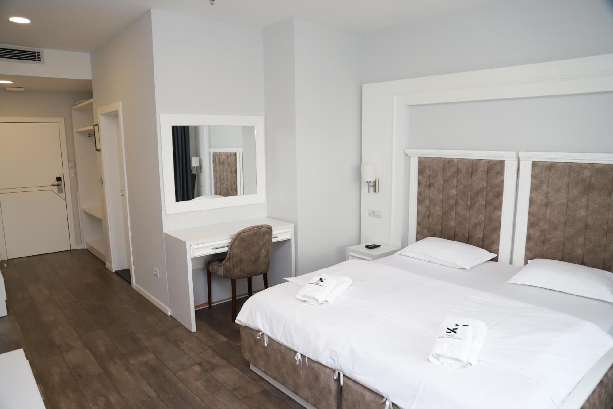 Sky Hotel Prizren Exterior foto