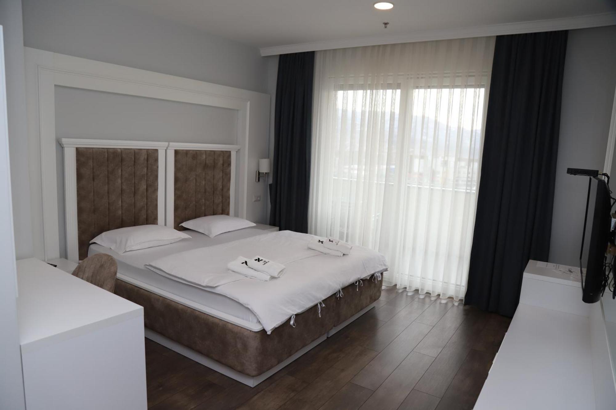 Sky Hotel Prizren Exterior foto